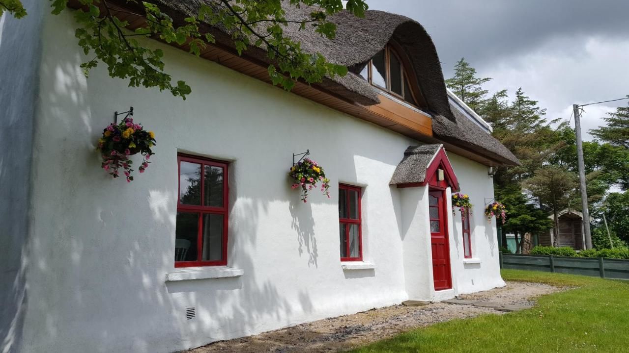 Дома для отпуска Self Catering Donegal - Teac Chondai Thatched Cottage Loughanure-17