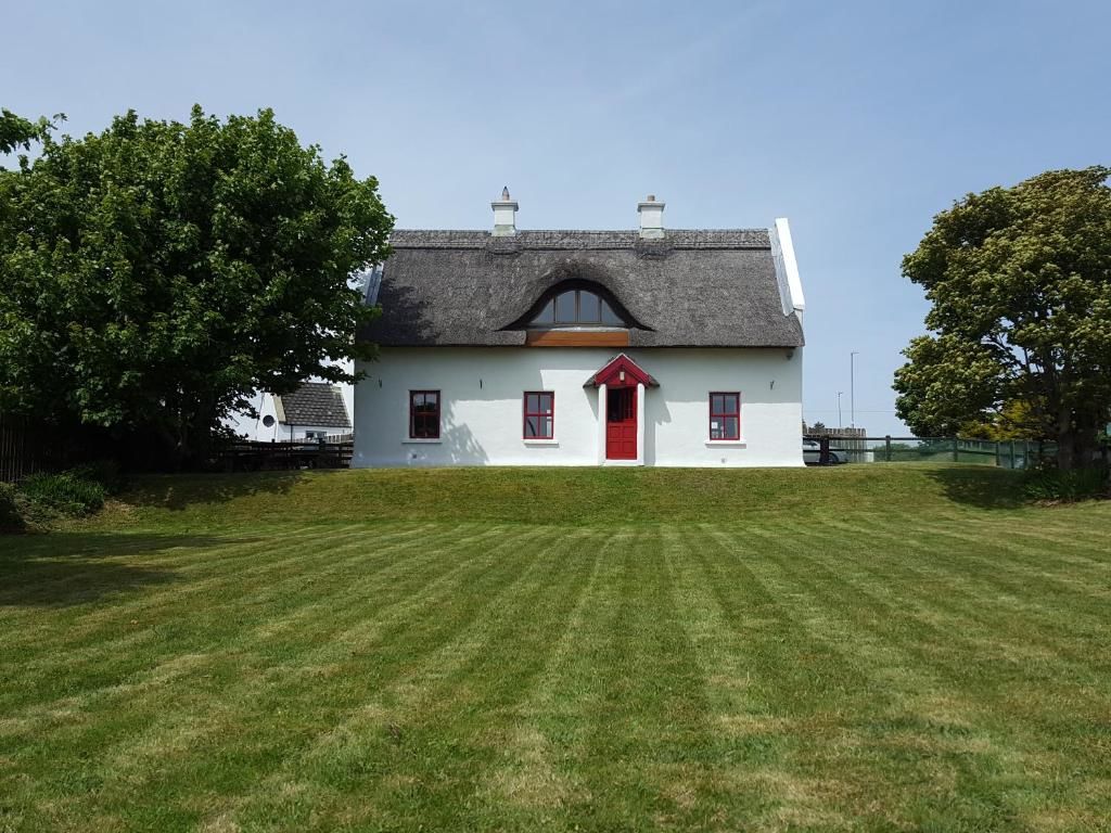 Дома для отпуска Self Catering Donegal - Teac Chondai Thatched Cottage Loughanure-41