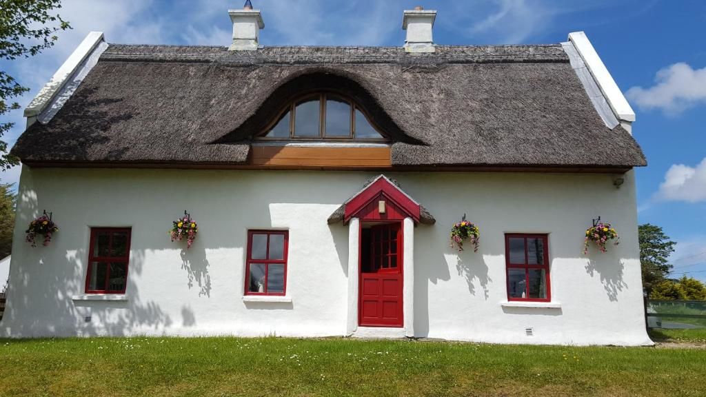 Дома для отпуска Self Catering Donegal - Teac Chondai Thatched Cottage Loughanure-48
