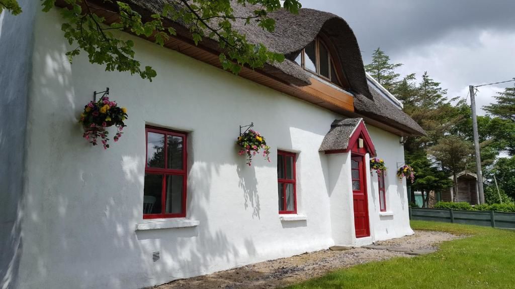 Дома для отпуска Self Catering Donegal - Teac Chondai Thatched Cottage Loughanure-49