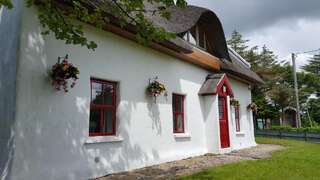 Дома для отпуска Self Catering Donegal - Teac Chondai Thatched Cottage Loughanure Дом для отпуска-14