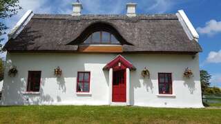 Дома для отпуска Self Catering Donegal - Teac Chondai Thatched Cottage Loughanure Дом для отпуска-4